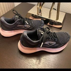 Women’s Brooks Glycerine 19 size US 6.5 medium